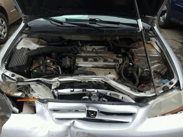 1HGCF86601A105186 - 2001 HONDA ACCORD VAL SILVER photo 7