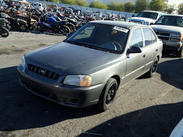 KMHCG45C31U234190 - 2001 HYUNDAI ACCENT GL GRAY photo 2