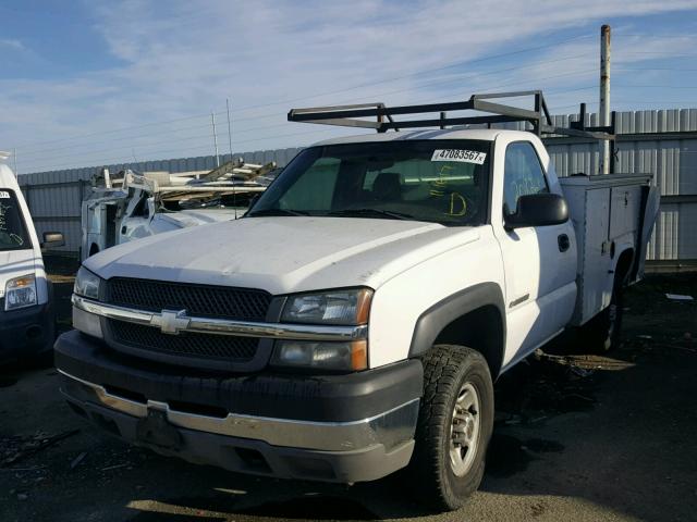 1GBHK24U13Z193463 - 2003 CHEVROLET SILVERADO WHITE photo 2