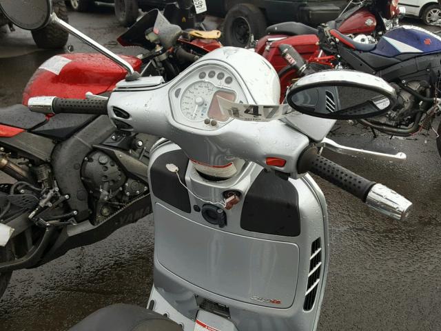 ZAPM459L975004012 - 2007 VESPA GTS 250 SILVER photo 5