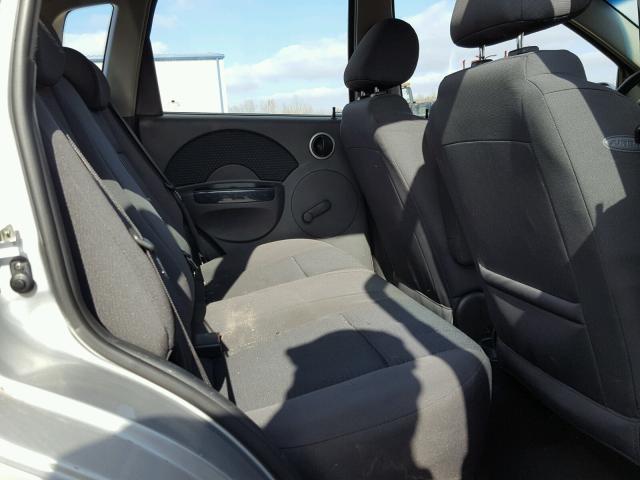 KL1TD66688B261223 - 2008 CHEVROLET AVEO BASE SILVER photo 6