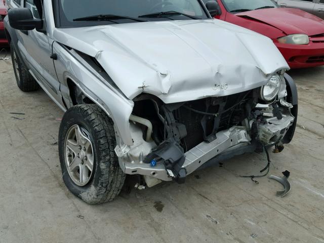 1J4GL48K03W522982 - 2003 JEEP LIBERTY SP SILVER photo 9