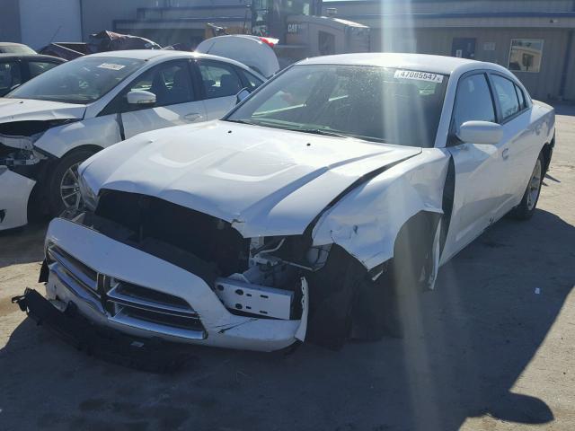 2C3CDXBG9EH193390 - 2014 DODGE CHARGER SE WHITE photo 2