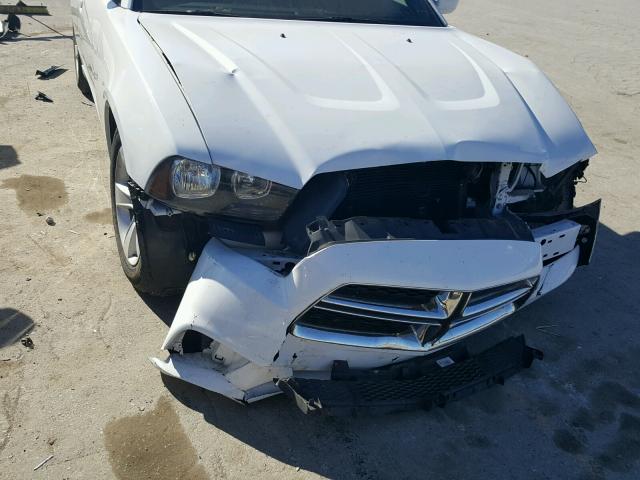 2C3CDXBG9EH193390 - 2014 DODGE CHARGER SE WHITE photo 9