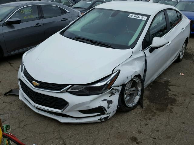 1G1BE5SM0H7141590 - 2017 CHEVROLET CRUZE LT WHITE photo 2