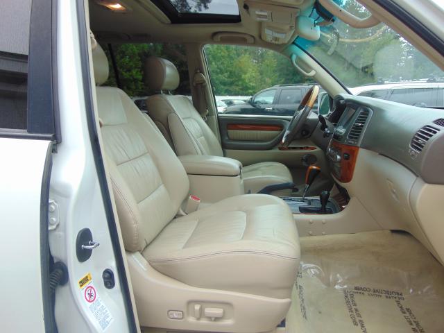 JTJHT00W943541449 - 2004 LEXUS LX 470 WHITE photo 5