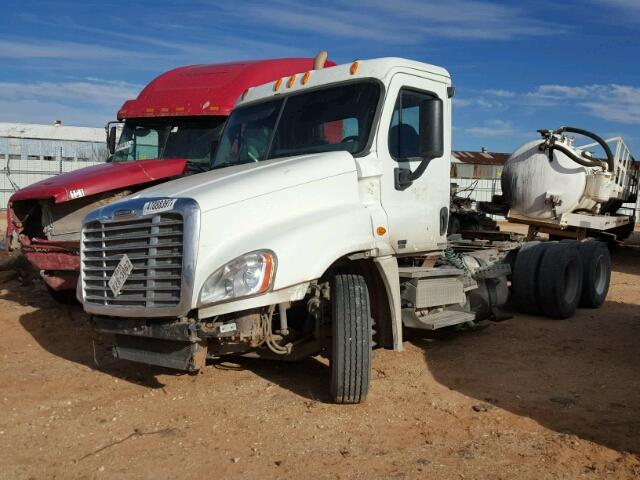 1FUJGECV38LZ09910 - 2008 FREIGHTLINER CASCADIA 1 WHITE photo 2