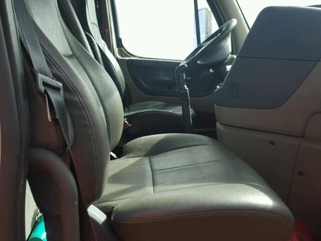 1FUJGECV38LZ09910 - 2008 FREIGHTLINER CASCADIA 1 WHITE photo 5