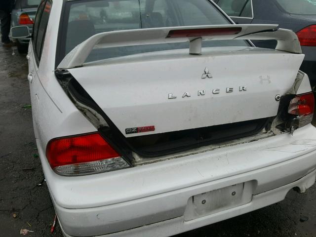 JA3AJ86E22U045647 - 2002 MITSUBISHI LANCER OZ WHITE photo 9