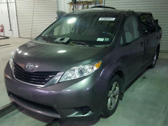 5TDKK3DC0CS253071 - 2012 TOYOTA SIENNA LE GRAY photo 2