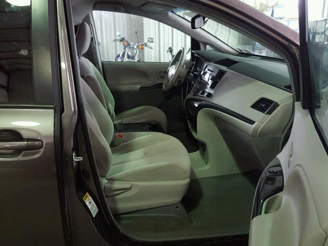 5TDKK3DC0CS253071 - 2012 TOYOTA SIENNA LE GRAY photo 5