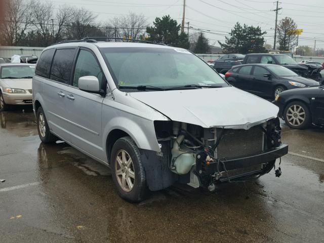 2A8HR54P98R635208 - 2008 CHRYSLER TOWN & COU SILVER photo 1