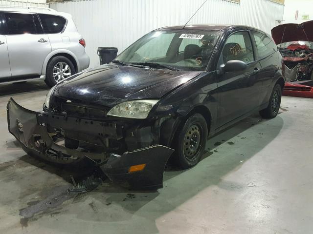 1FAFP31NX7W230269 - 2007 FORD FOCUS ZX3 BLACK photo 2