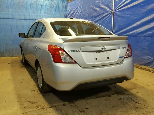 3N1CN7APXFL846881 - 2015 NISSAN VERSA S SILVER photo 5