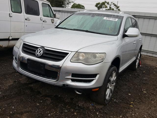 WVGBE77L88D075435 - 2008 VOLKSWAGEN TOUAREG 2 SILVER photo 2