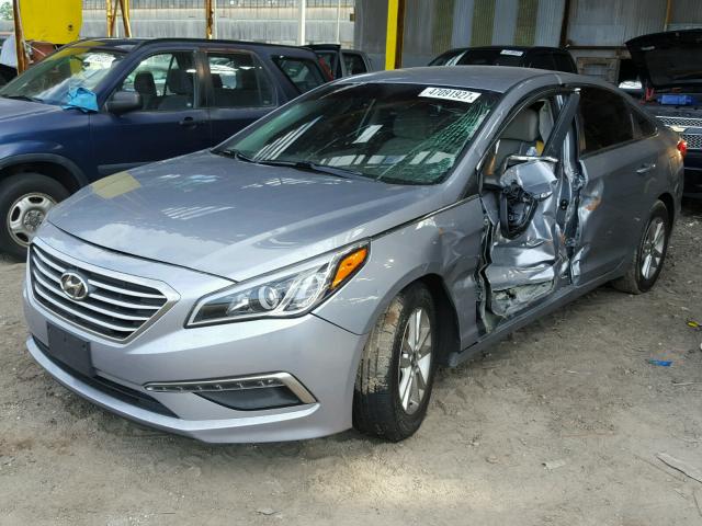 5NPE24AF5FH107910 - 2015 HYUNDAI SONATA SE SILVER photo 2