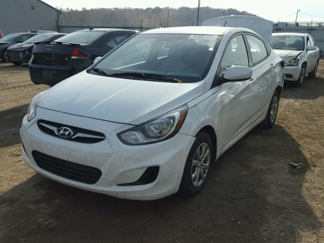 KMHCT4AE2DU529661 - 2013 HYUNDAI ACCENT GLS WHITE photo 2