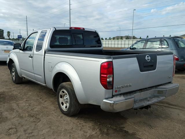 1N6BD06T35C447276 - 2005 NISSAN FRONTIER K SILVER photo 3