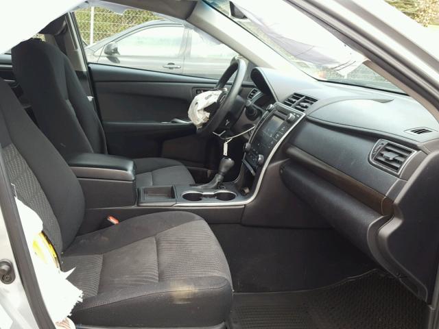 4T4BF1FK1FR481112 - 2015 TOYOTA CAMRY LE 银色 照片 5