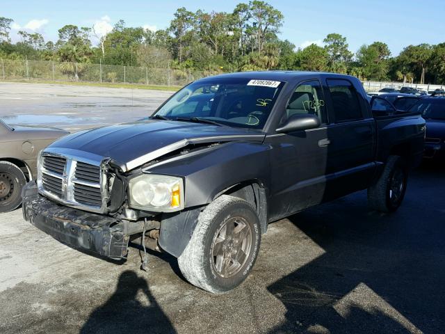 1D7HE48N95S314565 - 2005 DODGE DAKOTA QUA GRAY photo 2