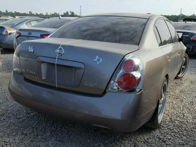 1N4AL11DX5C300093 - 2005 NISSAN ALTIMA S GRAY photo 4