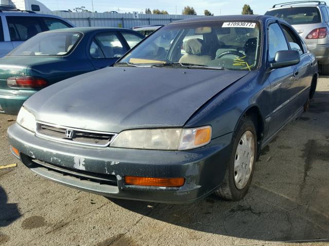 1HGCD5634VA131807 - 1997 HONDA ACCORD LX GREEN photo 2