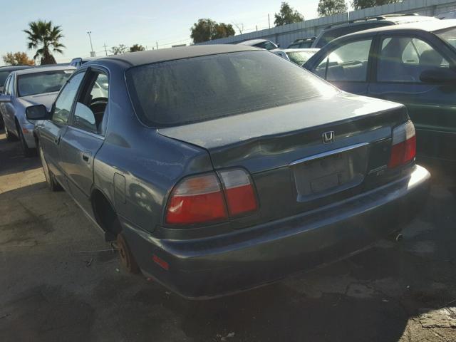 1HGCD5634VA131807 - 1997 HONDA ACCORD LX GREEN photo 3