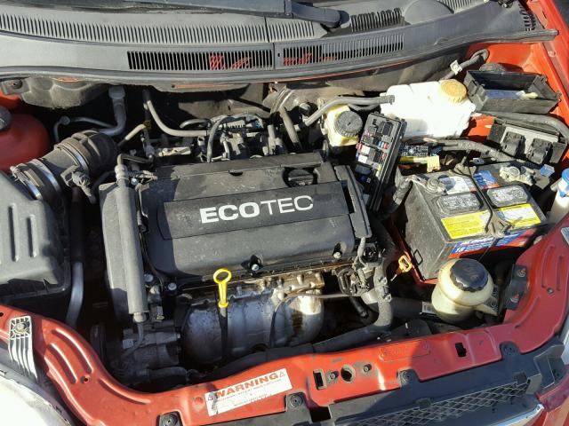 KL1TD56E19B644343 - 2009 CHEVROLET AVEO LS RED photo 7