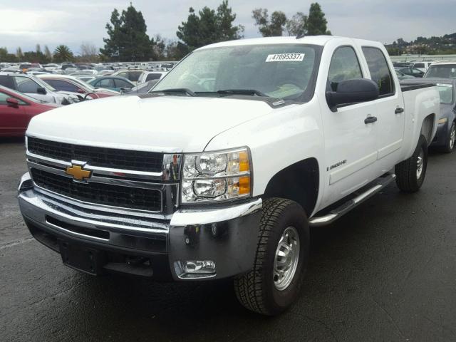 1GCHC23637F559930 - 2007 CHEVROLET SILVERADO WHITE photo 2