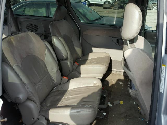 2C8GP64L12R534293 - 2002 CHRYSLER TOWN & COU SILVER photo 6