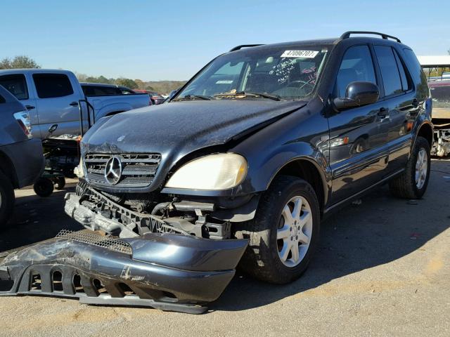 4JGAB72E6YA217909 - 2000 MERCEDES-BENZ ML 430 BLACK photo 2