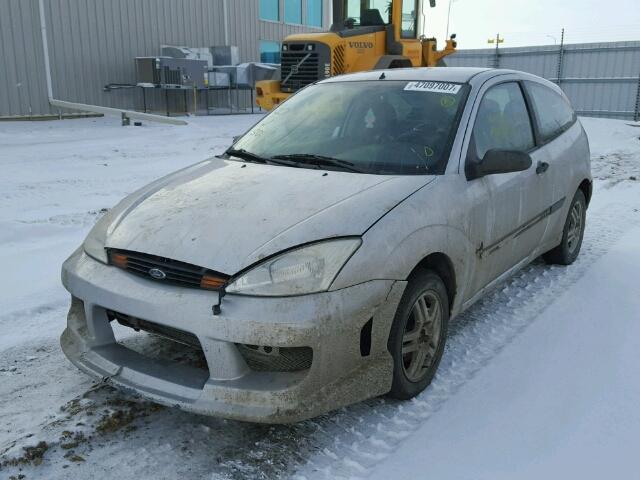 3FAFP31321R200403 - 2001 FORD FOCUS ZX3 SILVER photo 2