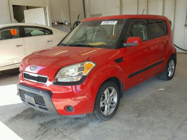 KNDJT2A2XB7217945 - 2011 KIA SOUL RED photo 2