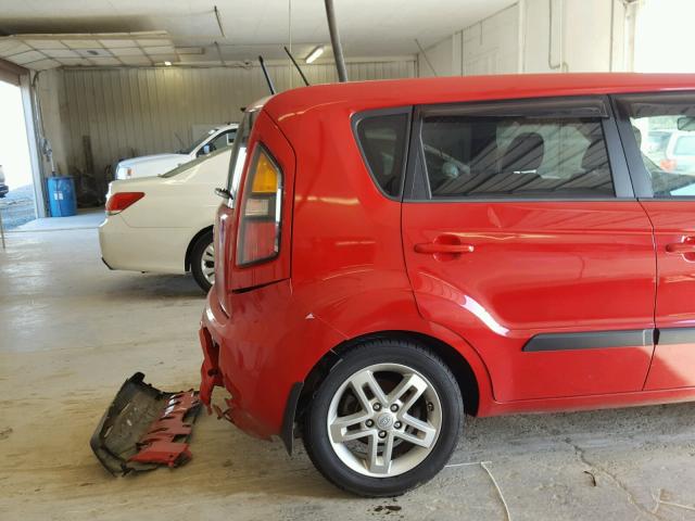 KNDJT2A2XB7217945 - 2011 KIA SOUL RED photo 9