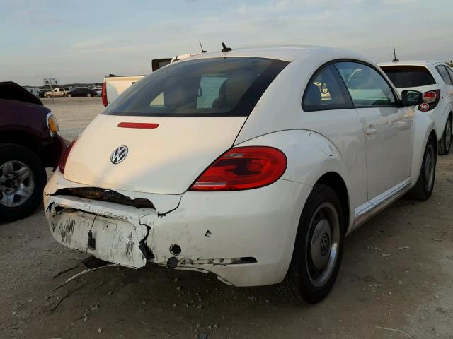 3VWJX7AT4CM617255 - 2012 VOLKSWAGEN BEETLE WHITE photo 4