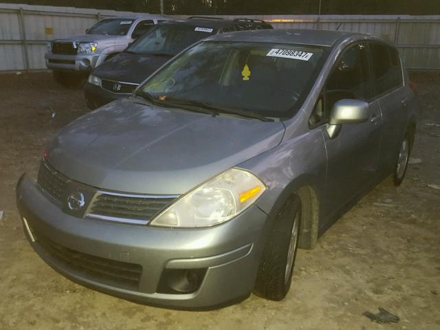 3N1BC13E77L364302 - 2007 NISSAN VERSA S GRAY photo 2