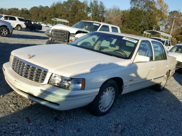 1G6KD54Y3VU250944 - 1997 CADILLAC DEVILLE WHITE photo 2