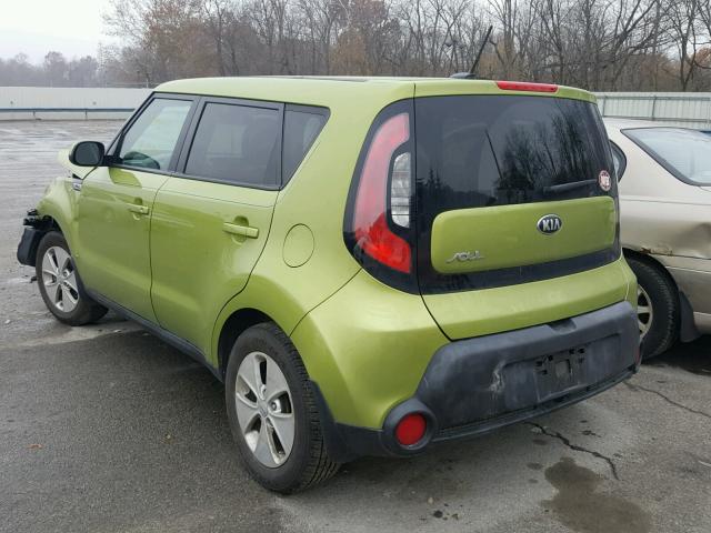 KNDJN2A20G7827547 - 2016 KIA SOUL GREEN photo 3