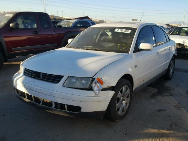 WVWEH63B91E000713 - 2001 VOLKSWAGEN PASSAT GLX 白色 照片 2