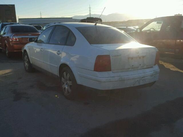 WVWEH63B91E000713 - 2001 VOLKSWAGEN PASSAT GLX 白色 照片 3