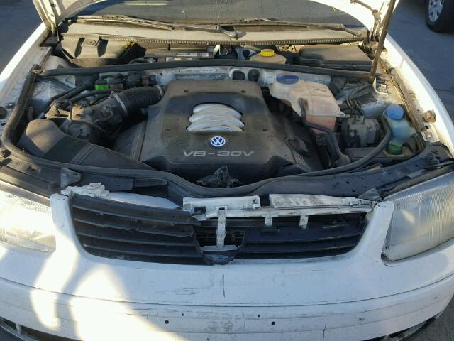 WVWEH63B91E000713 - 2001 VOLKSWAGEN PASSAT GLX 白色 照片 7