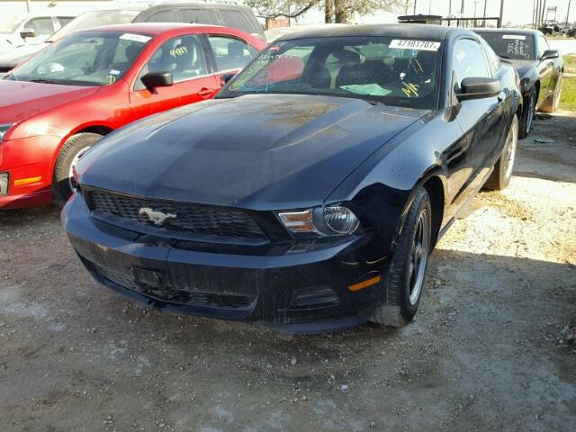 1ZVBP8AM6C5275364 - 2012 FORD MUSTANG BLACK photo 2