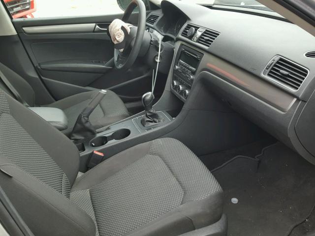 1VWAP7A35CC069249 - 2012 VOLKSWAGEN PASSAT S فضي صورة 5