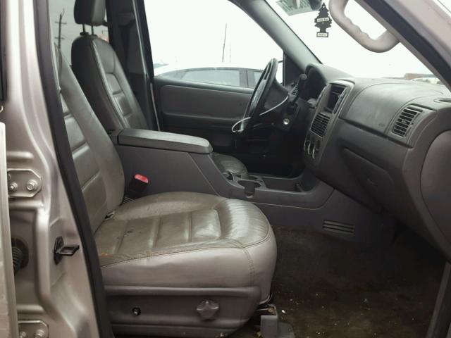 1FMDU73E55UB04761 - 2005 FORD EXPLORER X SILVER photo 5