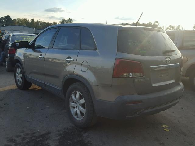 5XYKT3A15BG003918 - 2011 KIA SORENTO BA GRAY photo 3