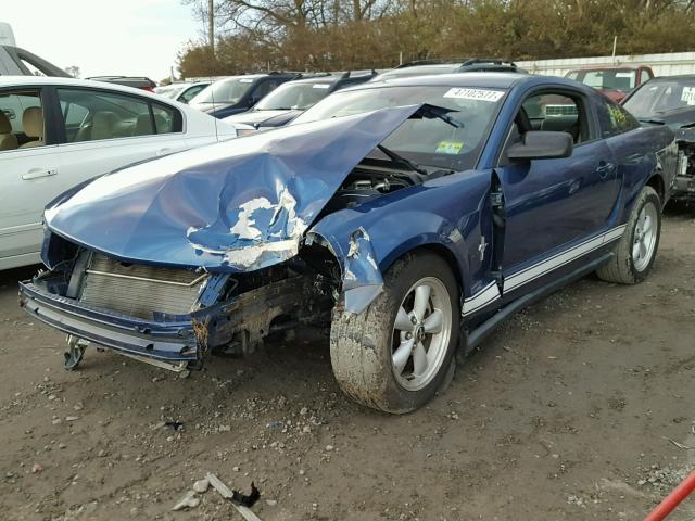 1ZVFT80N575286272 - 2007 FORD MUSTANG BLUE photo 2