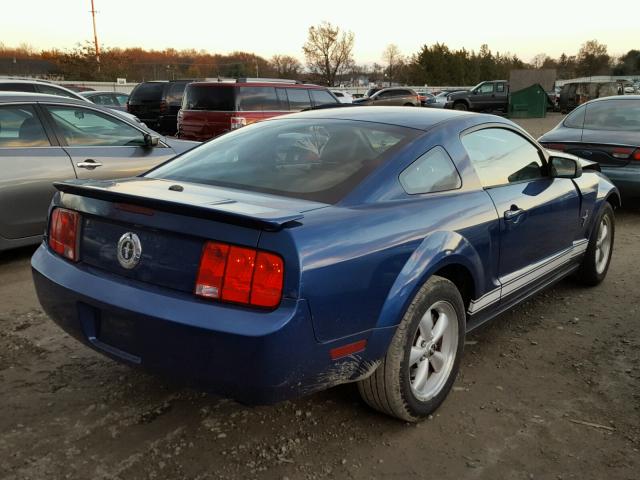 1ZVFT80N575286272 - 2007 FORD MUSTANG BLUE photo 4