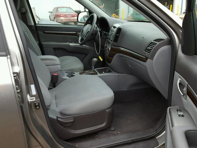 5XYZGDAB8BG017863 - 2011 HYUNDAI SANTA FE G GRAY photo 5