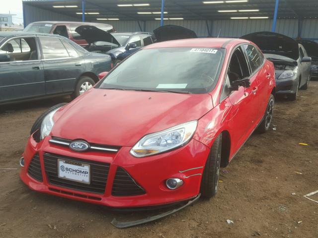 1FAHP3F25CL242171 - 2012 FORD FOCUS SE RED photo 2