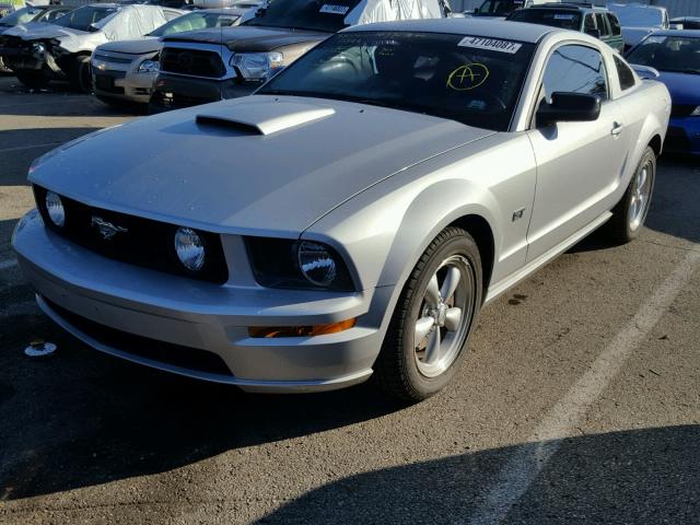 1ZVHT82H185159553 - 2008 FORD MUSTANG GT SILVER photo 2